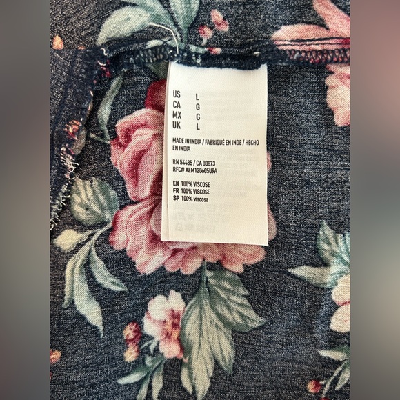 American Eagle navy blue floral romper. - Picture 8 of 12